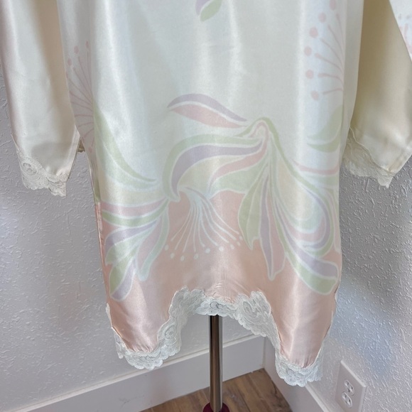 VNTG Bill Tice Satin Printed Lace Trimmed Long Sleeve Tunic Blouse - Picture 3 of 11